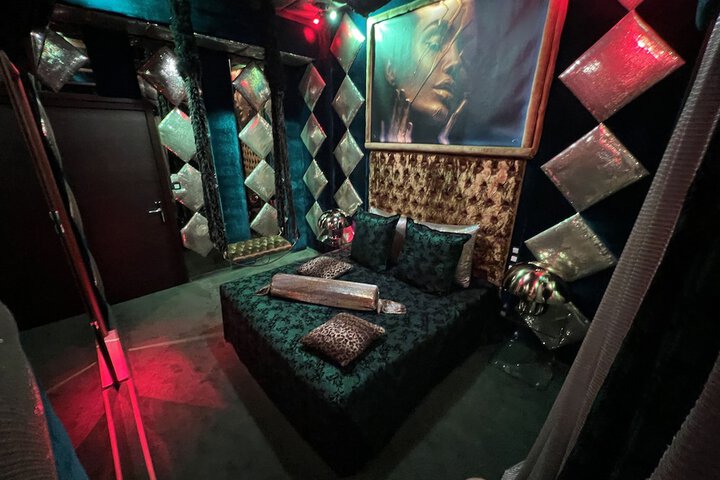 Room 6 of 96
