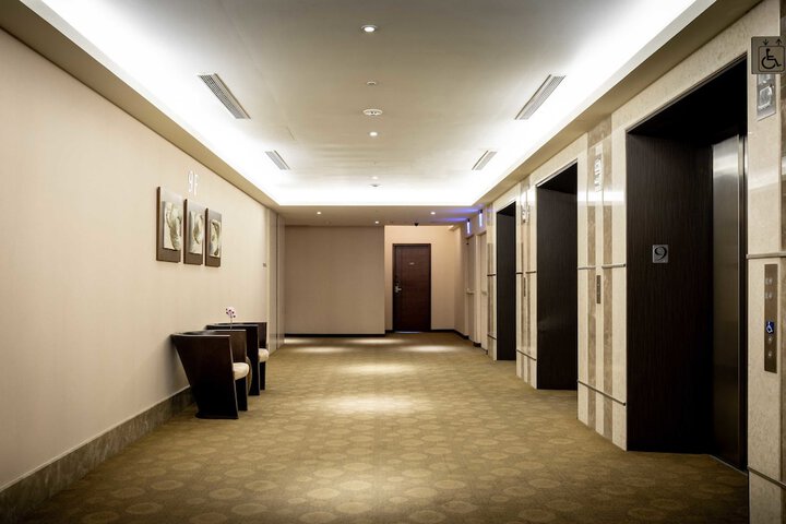 Ballroom/Hall 115 of 120