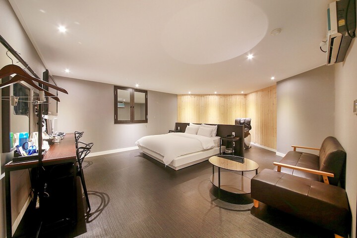 Room 4 of 44