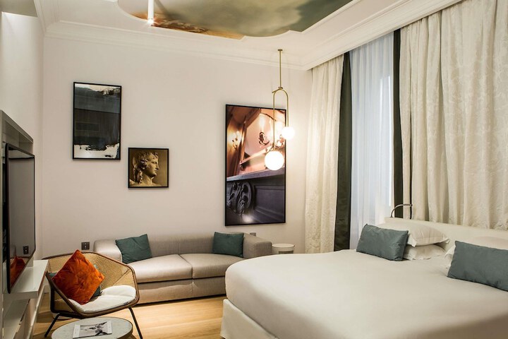 Room 102 of 255
