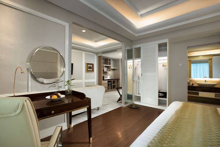 Room 10 of 112