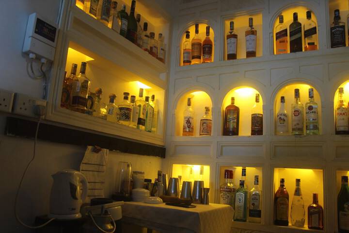 Lounge 63 of 79