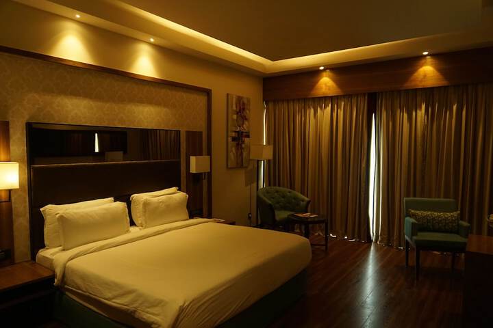 Room 4 of 37