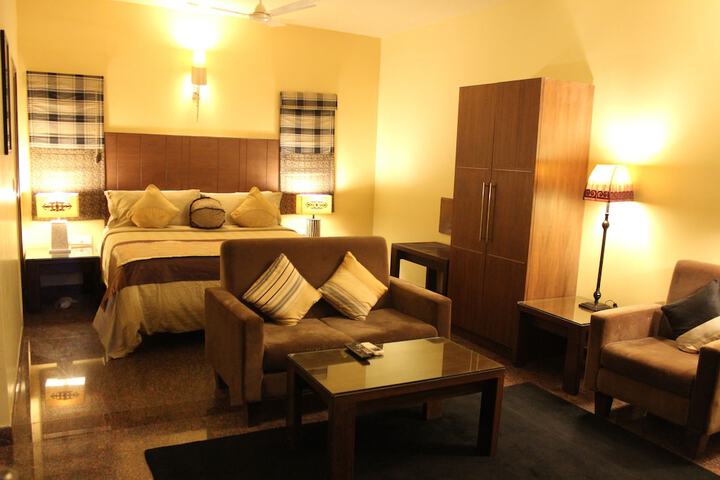 Room 6 of 27
