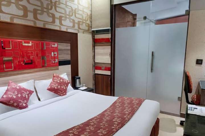 Room 6 of 19