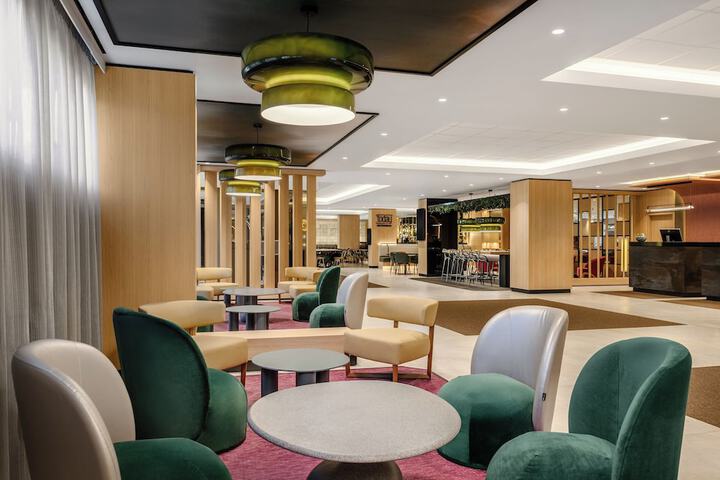 Entrance & Lobby