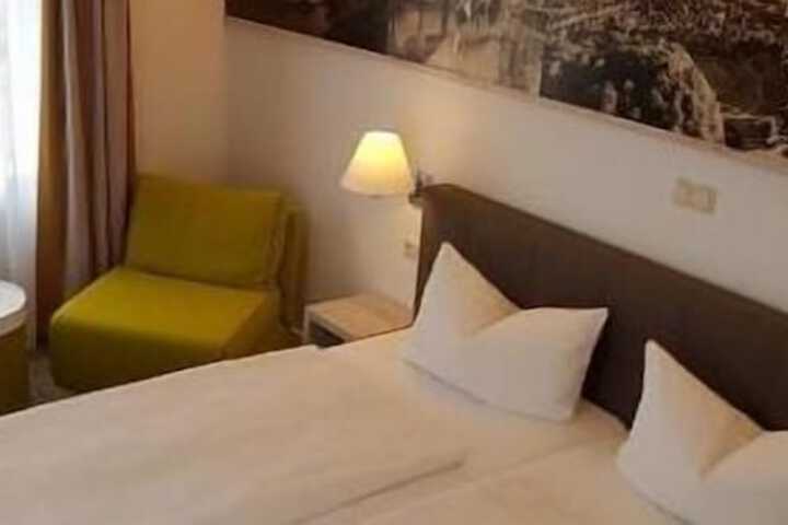 Room 8 of 23