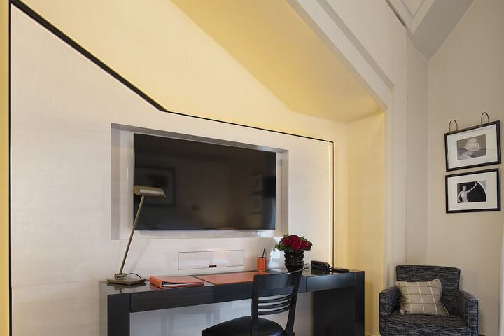 Room 42 of 62