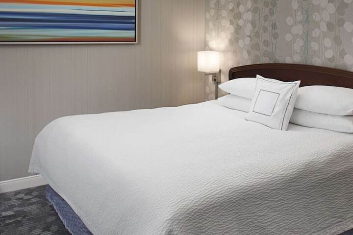 1 King Bed (11 of 13)