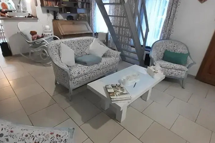 Room 5 of 12