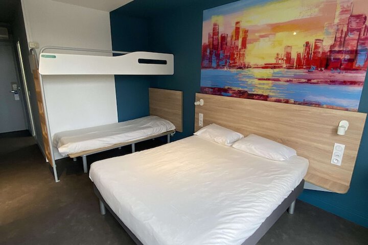Room 3 of 33