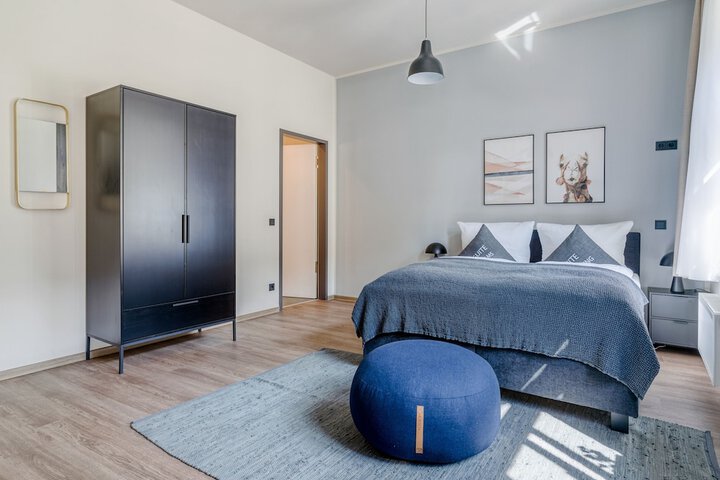 Room 9 of 73