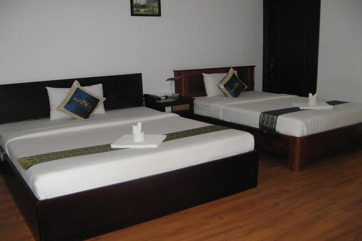 Room 8 of 83