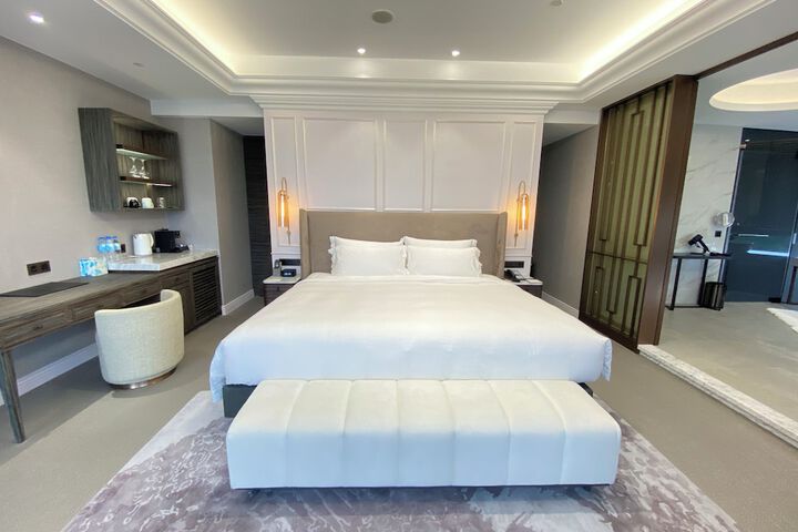 Room 34 of 83