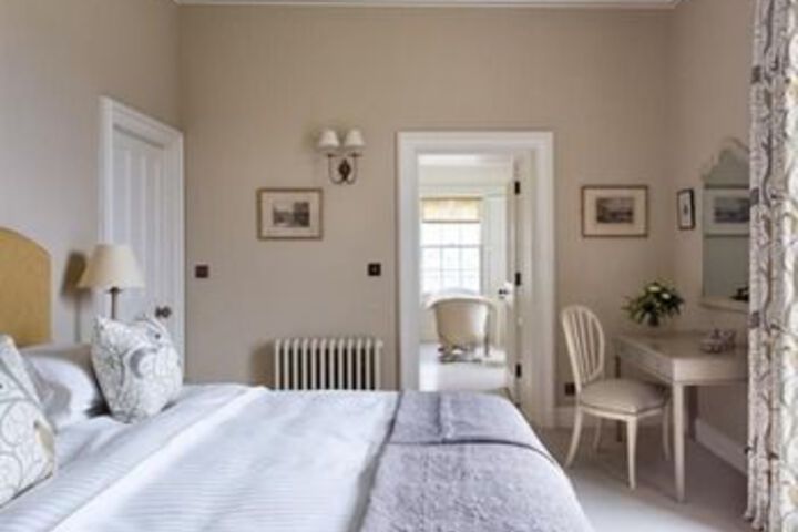 Room 8 of 11