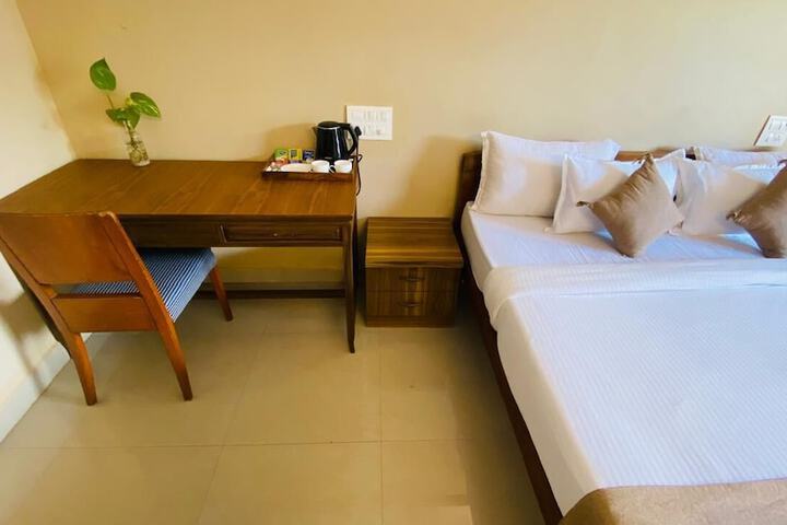 Room 12 of 40