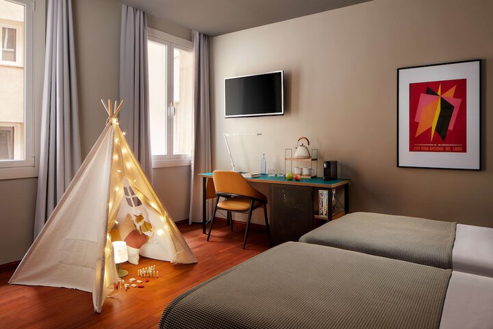 Room 16 of 46