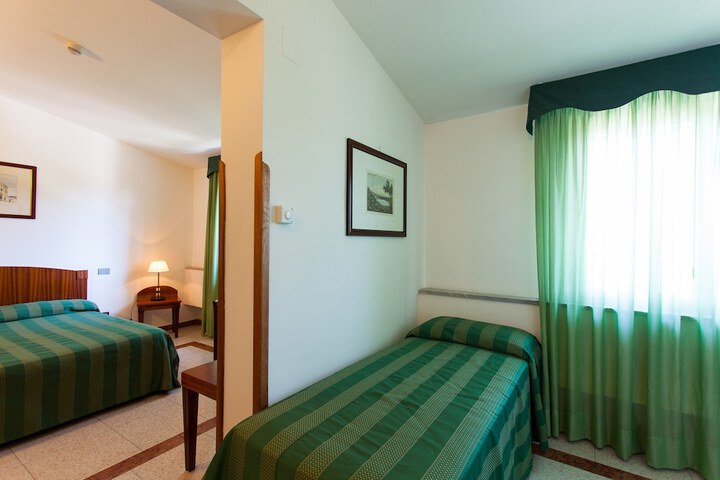 Room 15 of 38