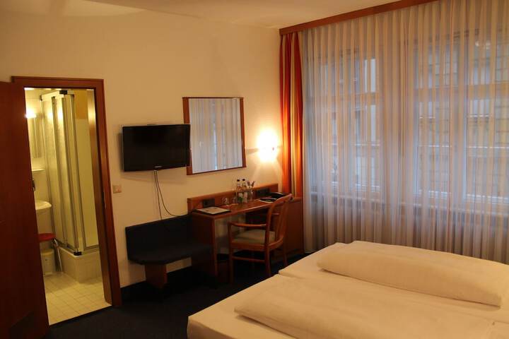 Room 15 of 18
