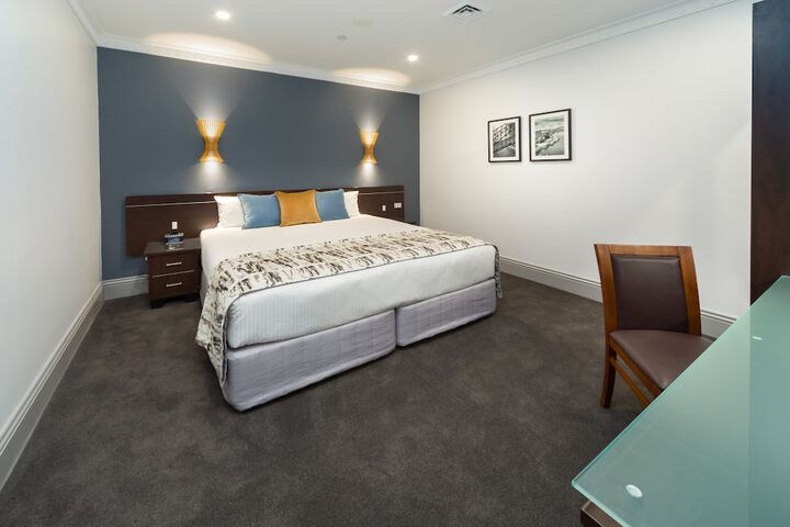Room 16 of 80