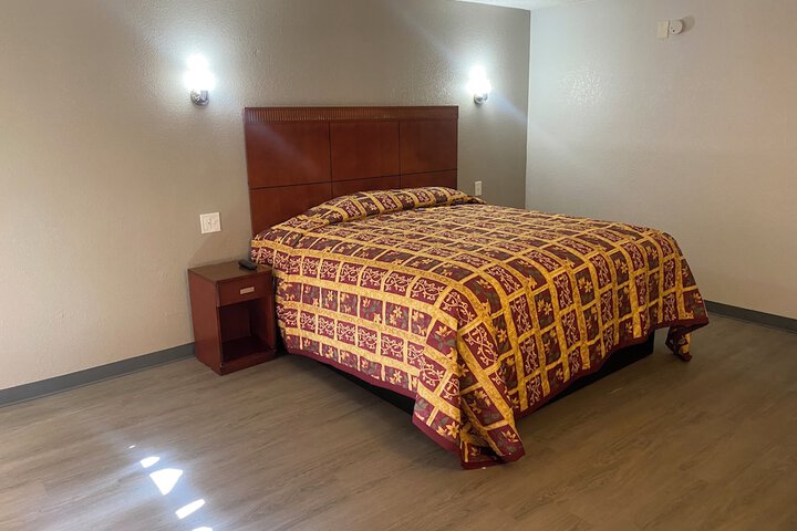 Room 8 of 39