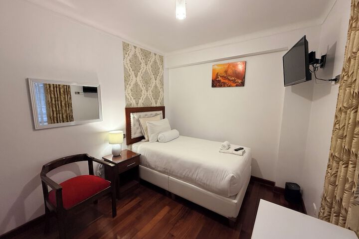 Room 25 of 98