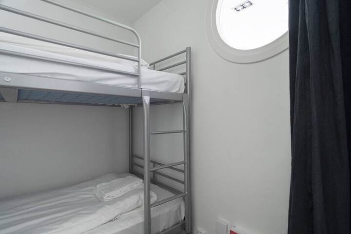 Room 365 of 865