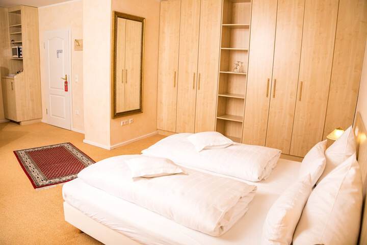 Room 6 of 30