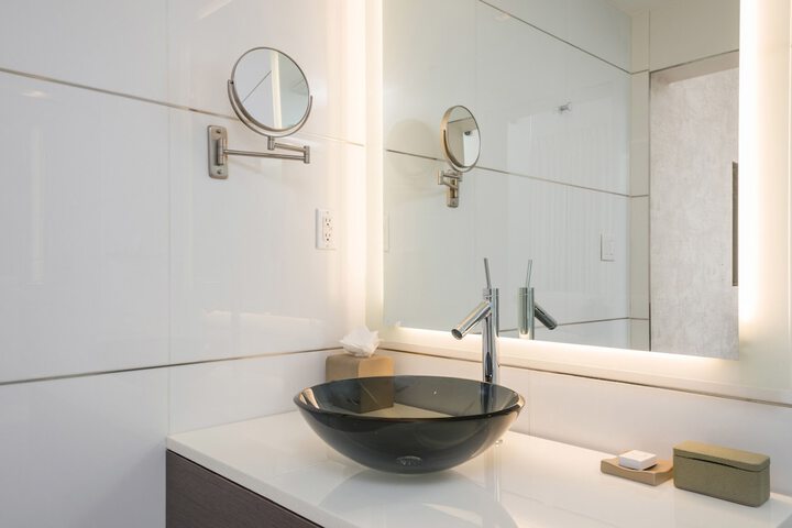 Bathroom sink