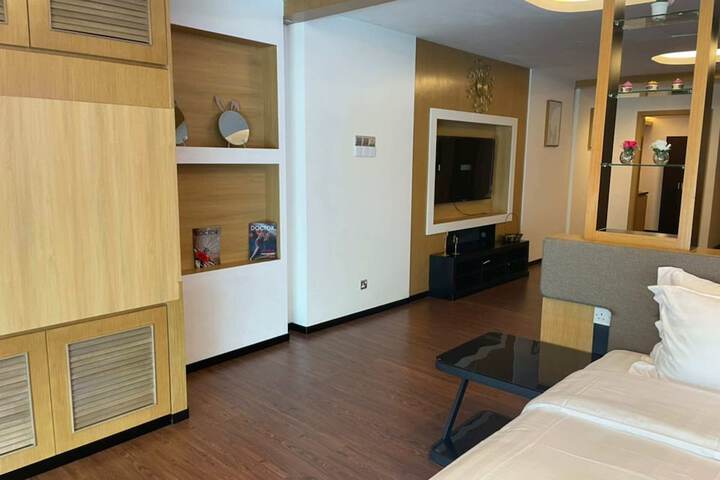 Room 5 of 80