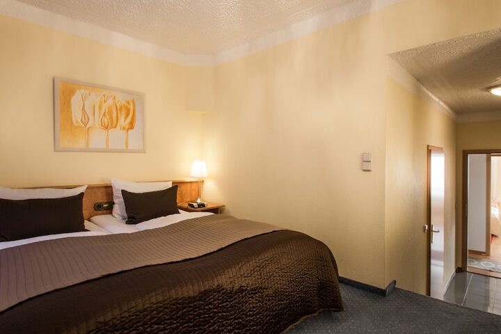 Room 15 of 145