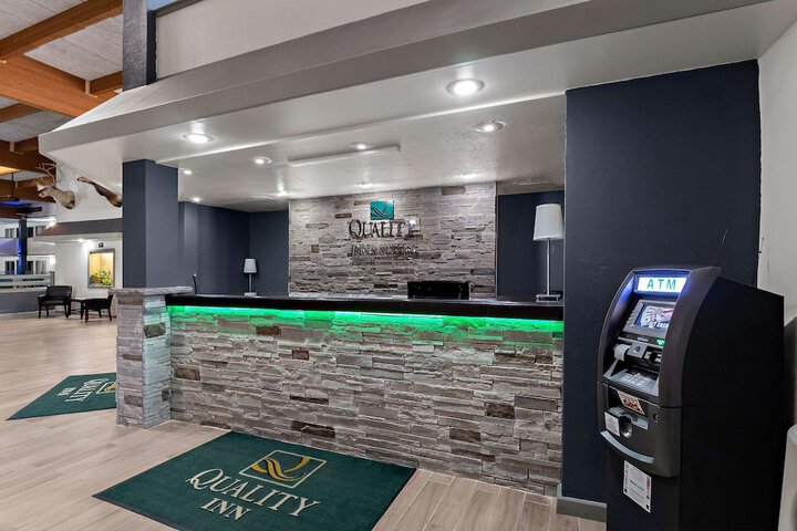Entrance & Lobby