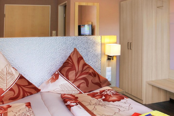 Room 3 of 35