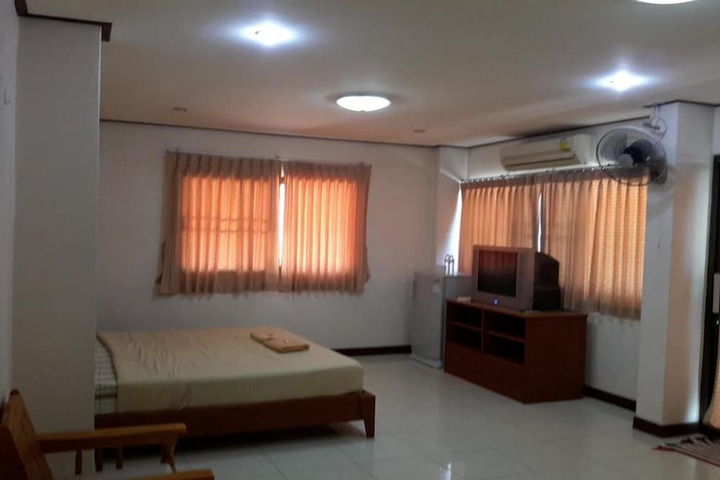 Room 4 of 13