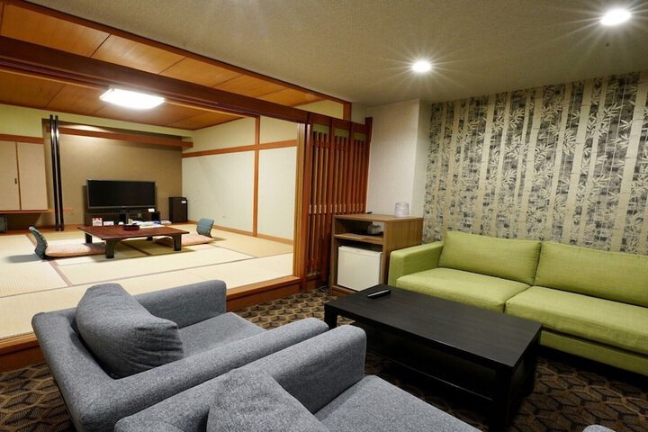 Room 27 of 82
