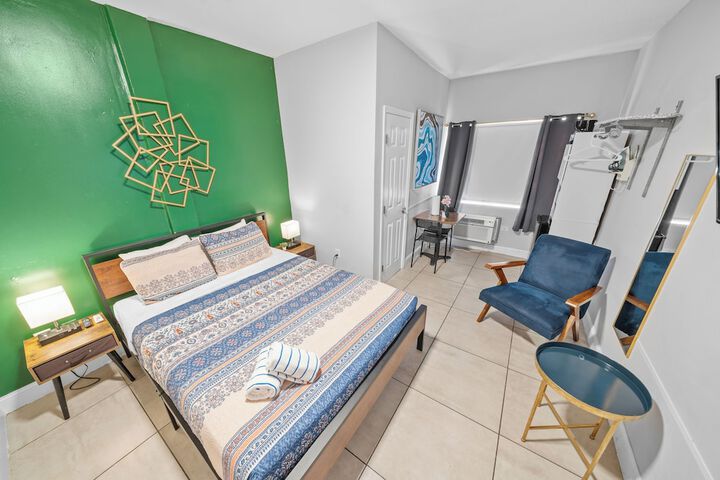 Studio Queen Bed (42 of 43)