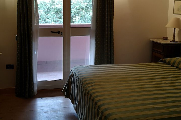 Room 7 of 73