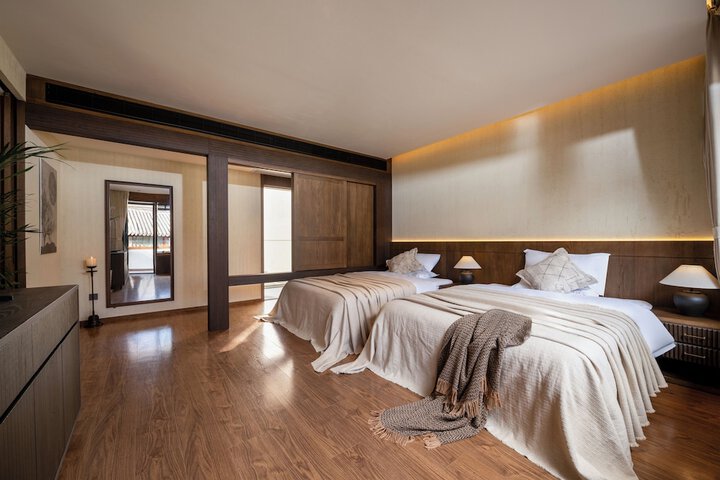 Room 42 of 99