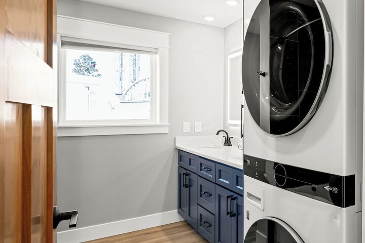 Laundry 20 of 33