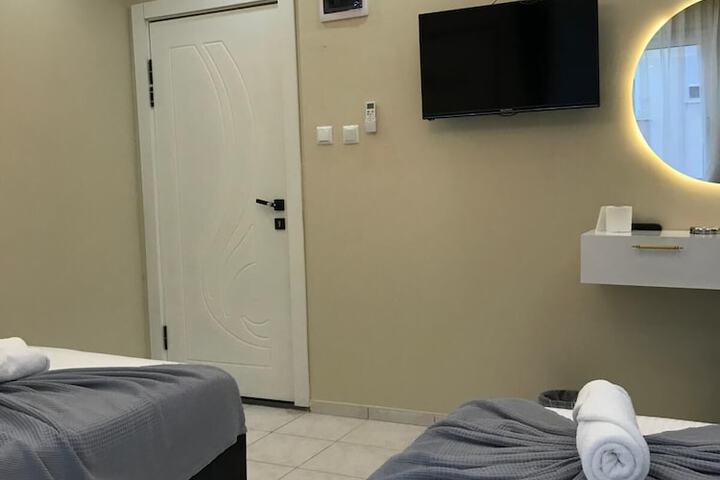 Room 11 of 40