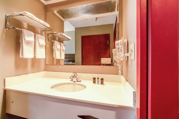 1 King Bed Suite (26 of 33)