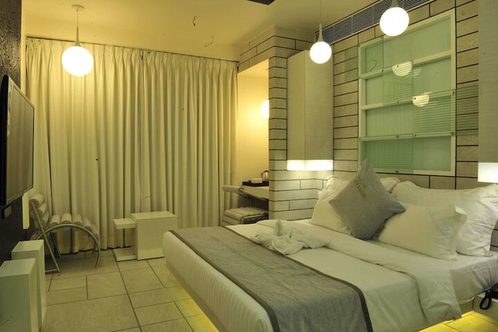 Room 7 of 60