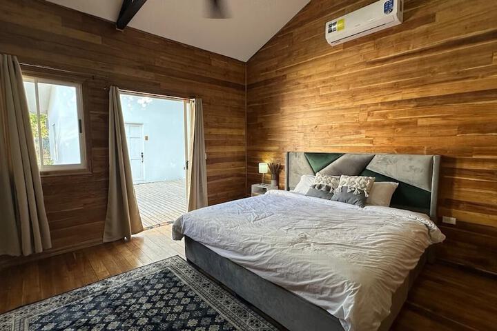 Room 9 of 35