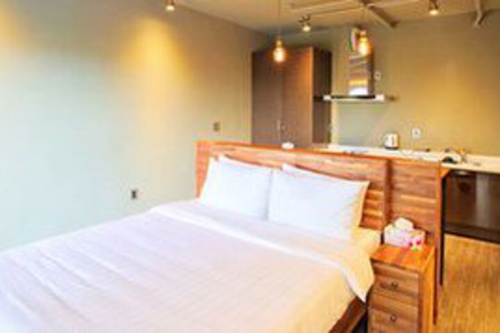 Room 11 of 27