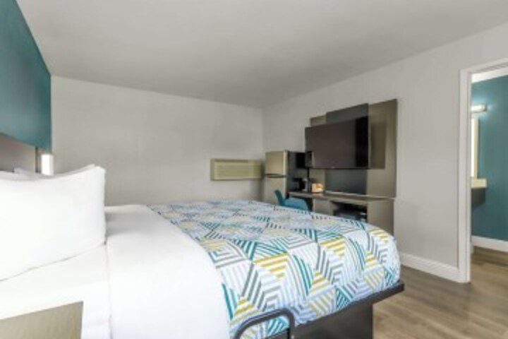 Room 9 of 26