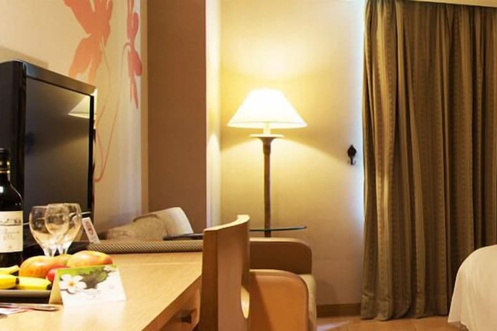 Room 8 of 35