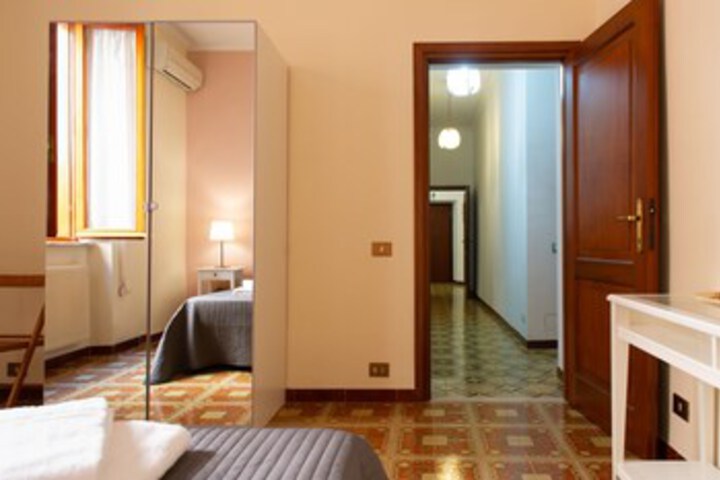 Room 53 of 123
