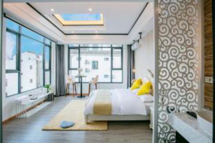 Room 8 of 9