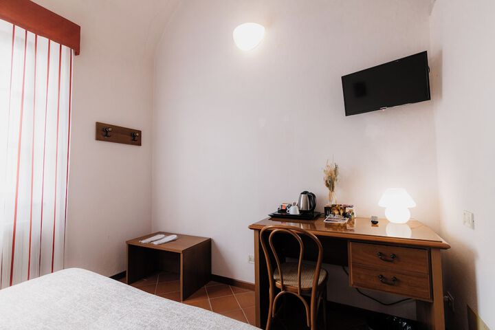 Room 16 of 44