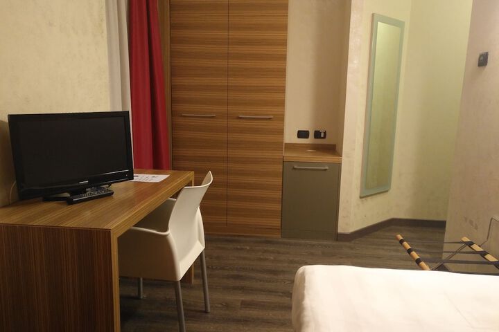 Room 5 of 57